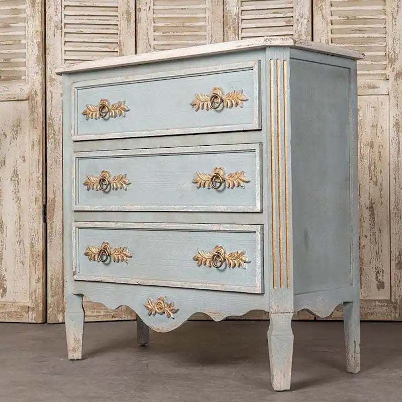 Meuble haut à 2 tiroirs en bois, couleur crème et bleu clair vieilli, avec des touches dorées