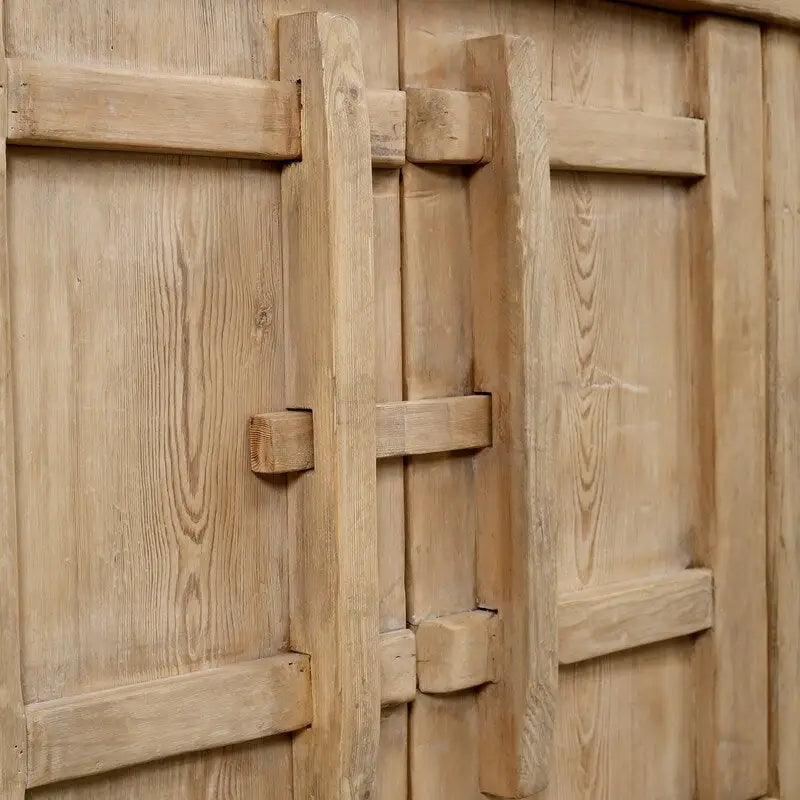 Buffet en bois naturel vieilli - Meuble de rangement minimaliste avec étagères