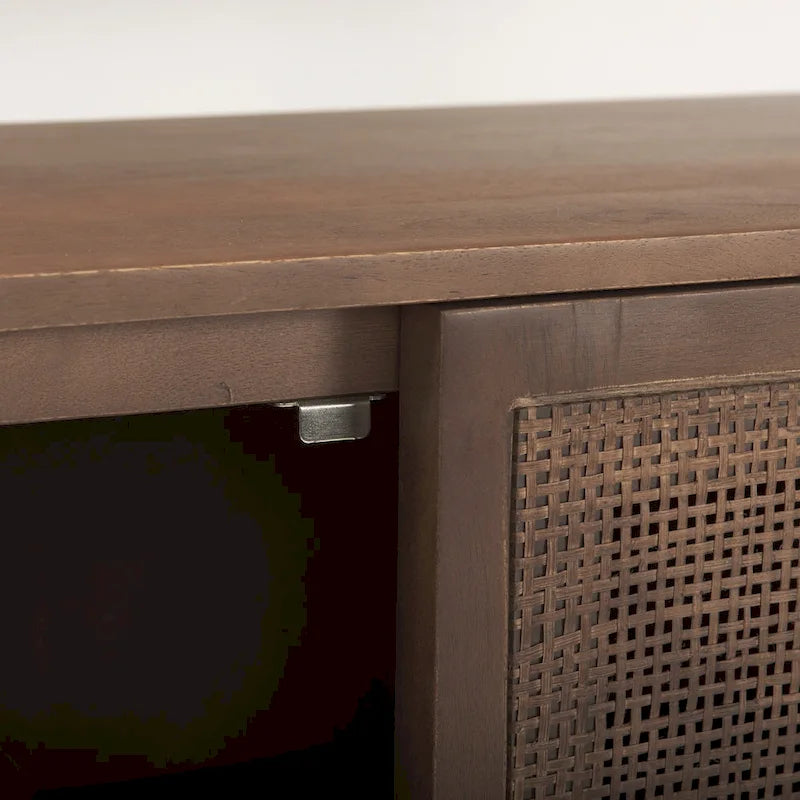 Meuble d'appoint en bois massif brun moyen avec portes en rotin
