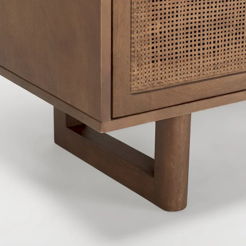 Meuble d'appoint en bois massif brun moyen avec portes en rotin