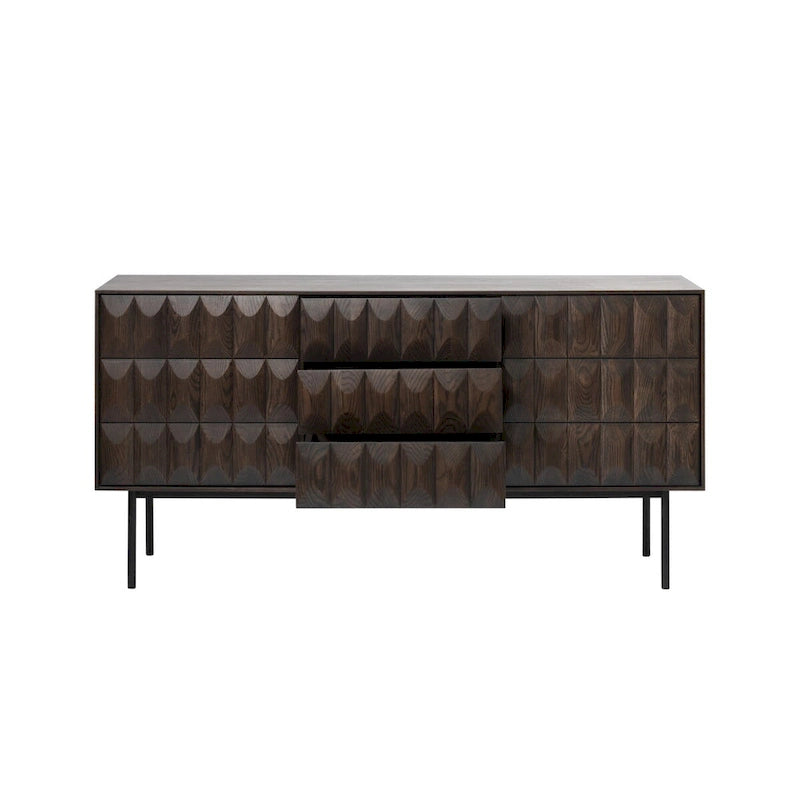 Buffet moderne en chêne espresso avec portes géométriques et base en métal noir mat