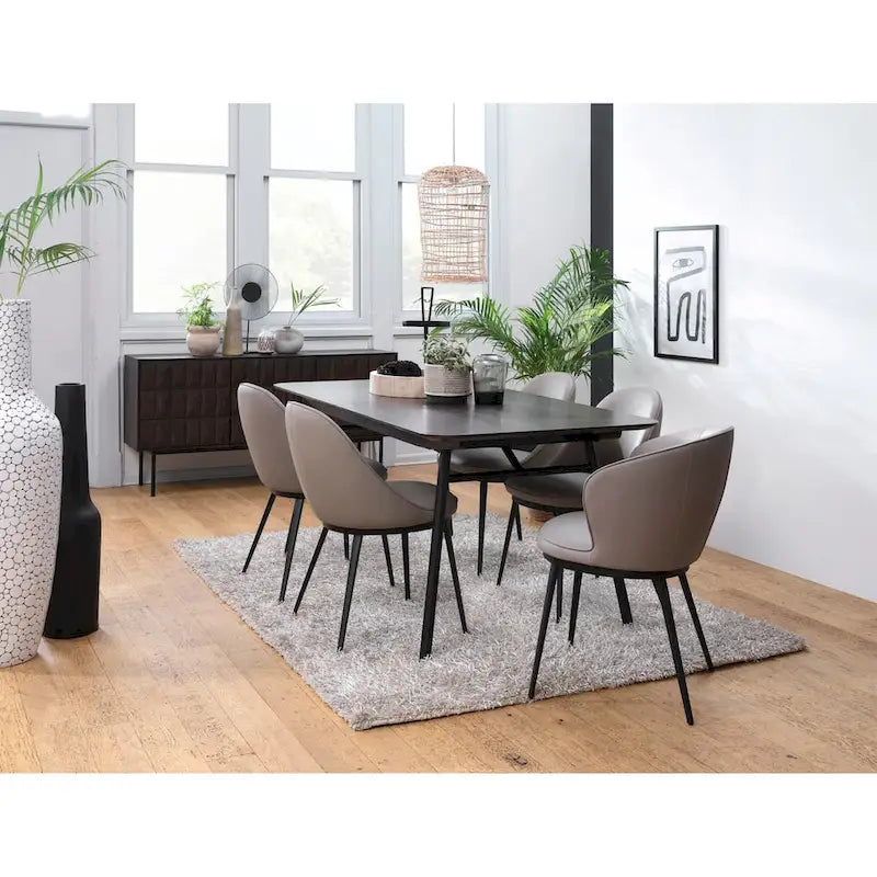 Buffet moderne en chêne espresso avec portes géométriques et base en métal noir mat