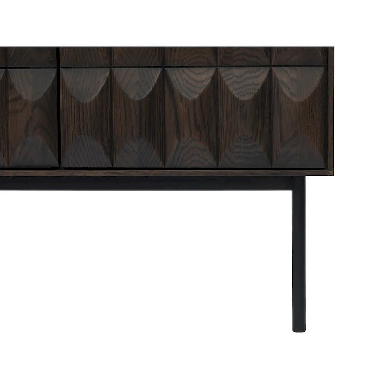 Buffet moderne en chêne espresso avec portes géométriques et base en métal noir mat