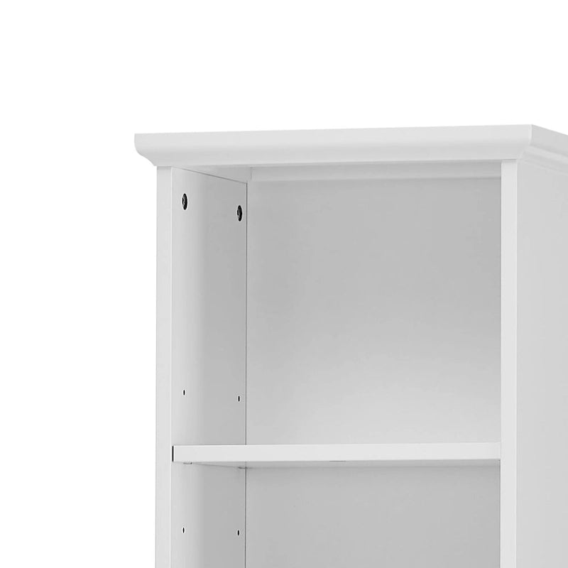 Meuble de rangement haut et étroit pour salle de bain avec une étagère ouverte, trois tiroirs et un placard